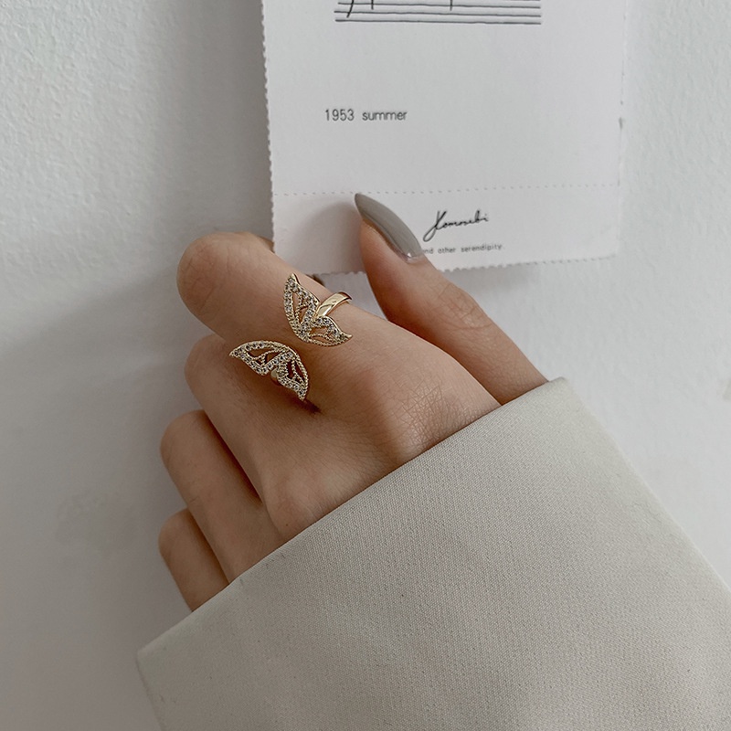 Cincin Bentuk Kupu-Kupu Bahan Alloy Lapis Emas / Silver Aksen Berlian Imitasi Untuk Wanita Butterfly