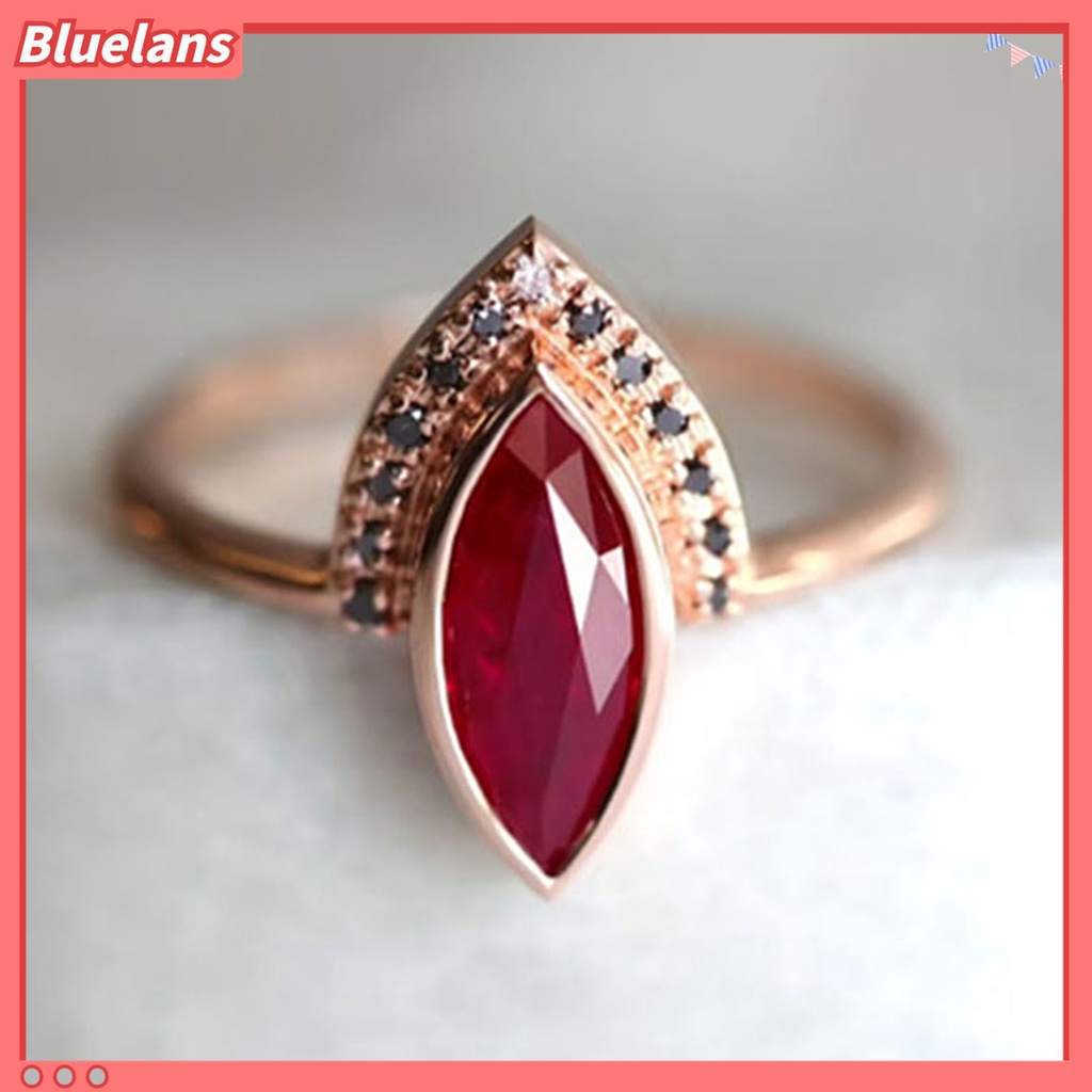 Bluelans 2 Pcs / Set Cincin Kristal Berlian Imitasi Prismatik Merah Bahan Alloy Gaya Retro Untuk Pasangan