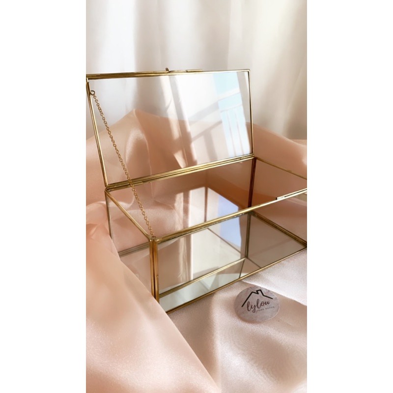GOLDEN GLASS BOX