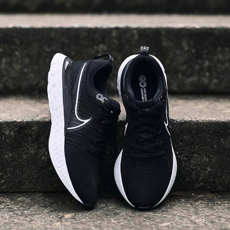nike running react infinity run flyknit 2 sneakers in white