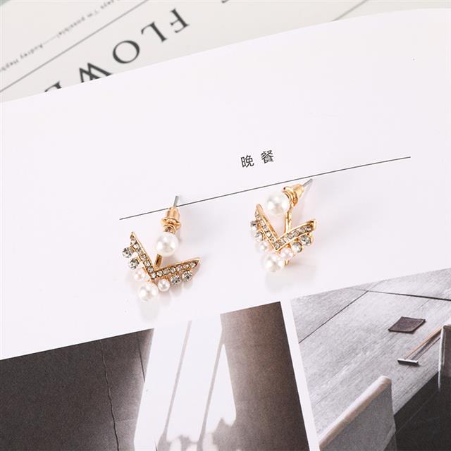 Song Hye Gyo memakai mutiara stud anting-anting untuk wanita elegan dan personalized anting-anting K