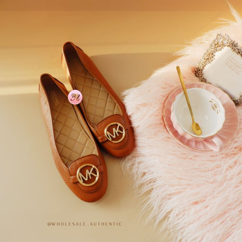 MICHAEL KORS LILLIE FLAT SHOES LUGGAGE sepatu