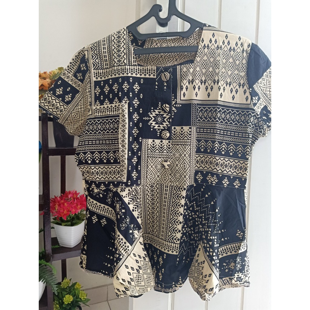 Setelan Batik, Atasan Model Peplum dengan Rok Span