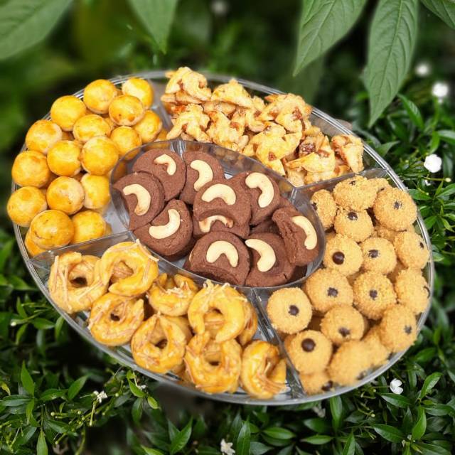 

Kastengel nastar criapy cookies, coklat crismed bladerdeg ( 5 in 1)