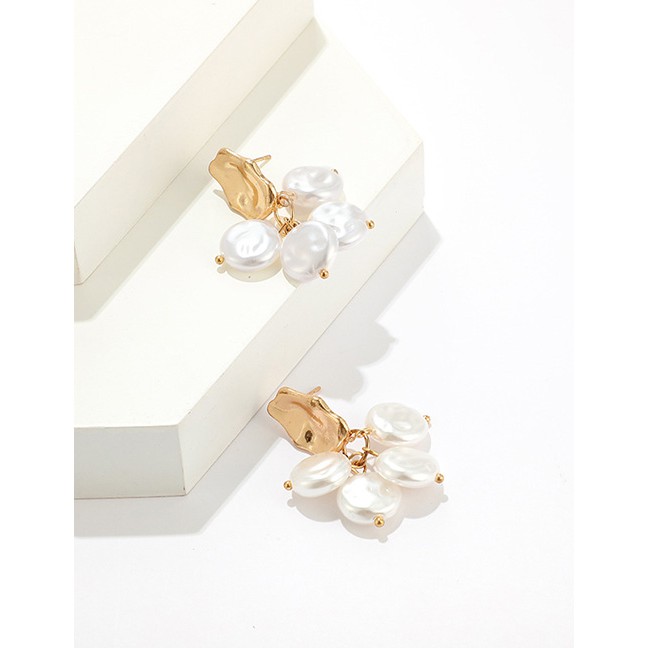 LRC Anting Tusuk Fashion Gold Pearl Irregular Geometric Earrings D19356
