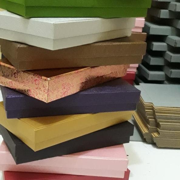 

♚ Kotak kado 30.5x23x6 free pita/ box kado BM 2 pita ❅