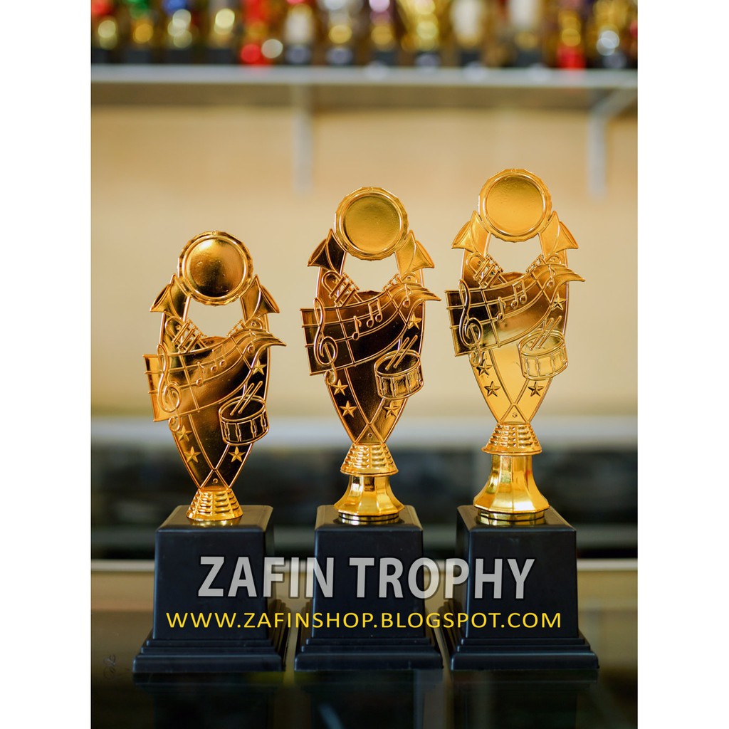 PIALA SET FIGUR MUSIK