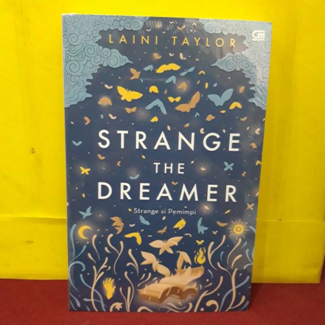 STRANGE THE DREAMER STRANGE SI PEMIMPI - LAINI TAYLOR