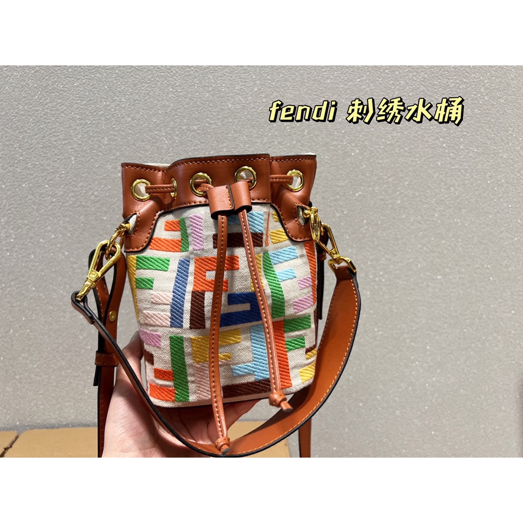 original Fendi Embroidered Bucket Bag Ladies One Shoulder Messenger Bag Tote Bag