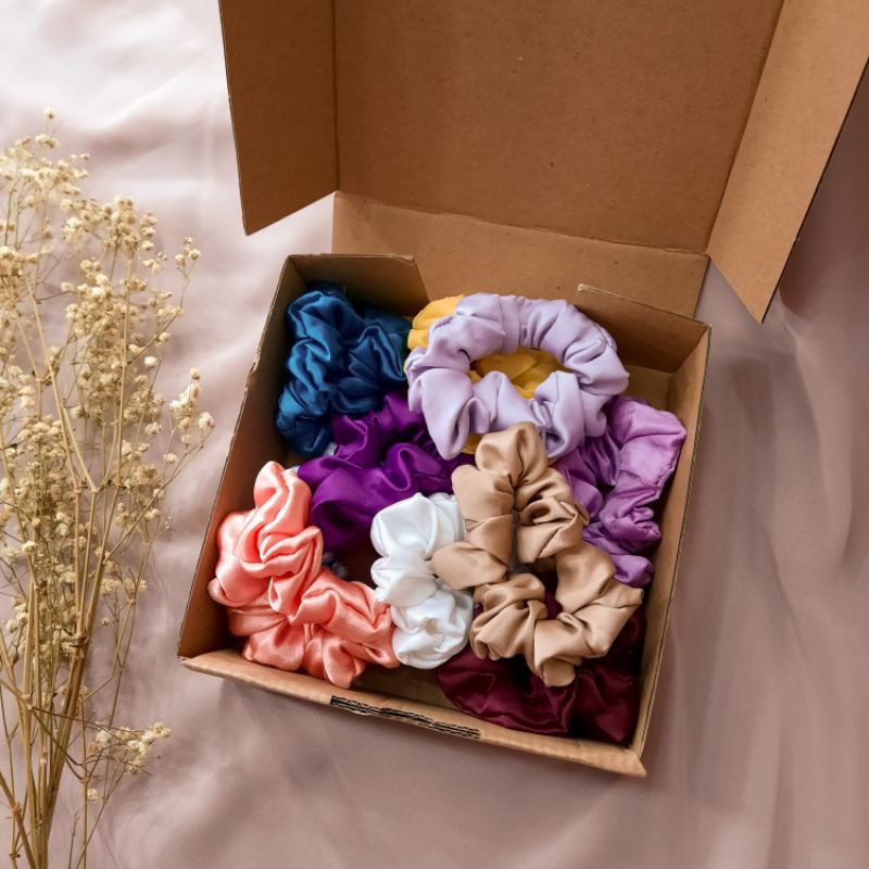 

GIFT BOX HAMPERS SCRUNCHIE/KADO ULANG TAHUN/KADO WISUDA