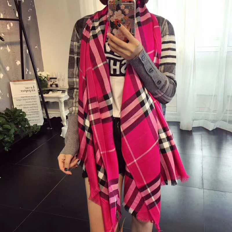 Scarf/Syal Desain Burberry Ukuran Besar untuk Wanita