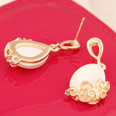 LRC Anting Tusuk Kinetic White Waterdrop Shape Decorated Hollow A37387