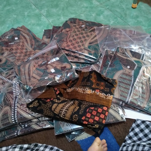 Couple Batik Seragam Kantor Motif Banyu Mili Baju Batik Couple Tradisional