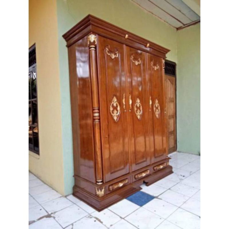 Lemari pakaian peluru kayu jati / almari baju kayu jati / lemari pakaian ukir Jepara