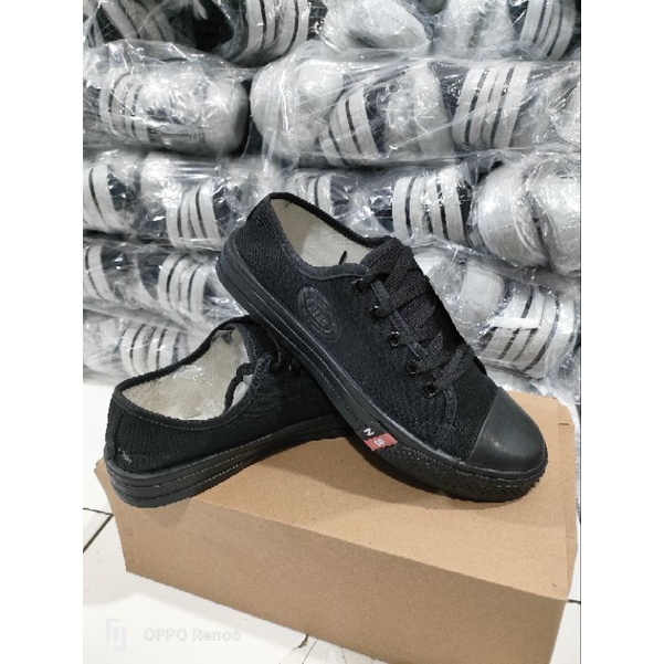 sepatu hitam polos nb. sepatu sekoah terlaris terbuat dari bahan kanvas asli