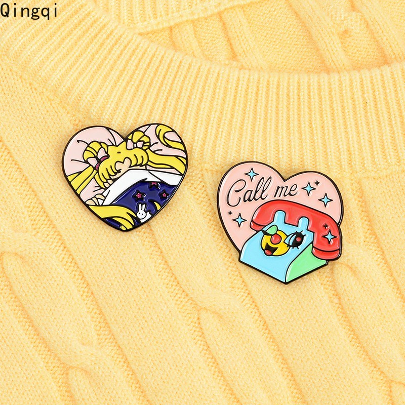 Bros Pin Enamel Desain Kartun Anime Pinky Heart Sleepy Girl Calling Me Bagde Gaya Jepang Untuk Teman