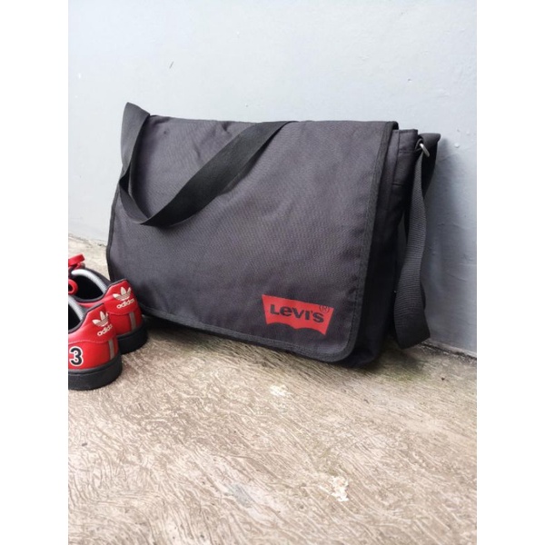 Tas Levis preloved second original kondisi 75%