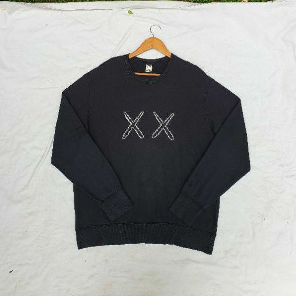 uniqlo x kaws sesame street crewneck