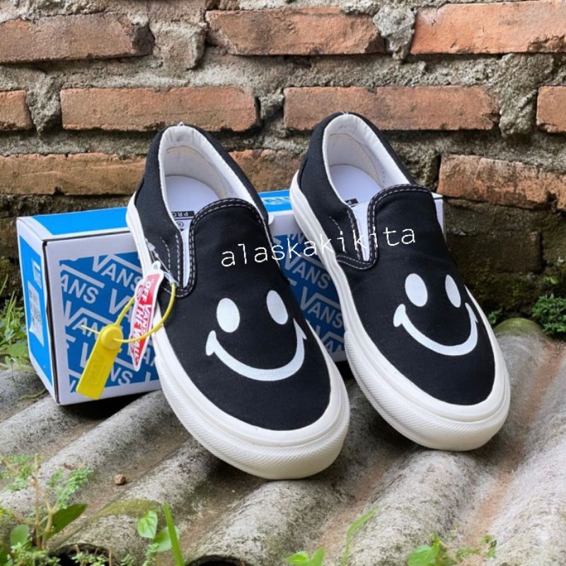 Sepatu Vans Slip on OG SMILE Black white Premium BNIB made in china