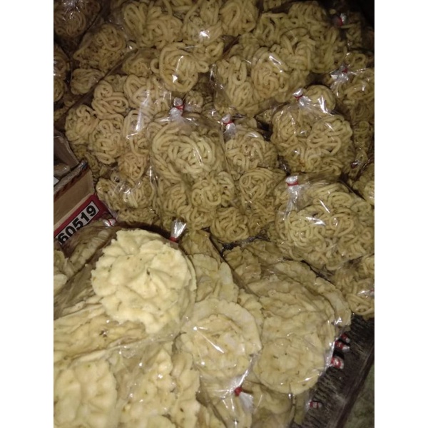 

termurah!!! kue bawang bola2 khas Padang