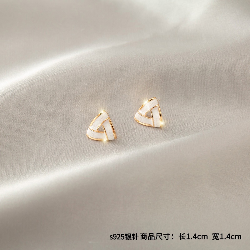 Pretty Anting Korea Import  Wanita / Anting Fashion Wanita Korea Import