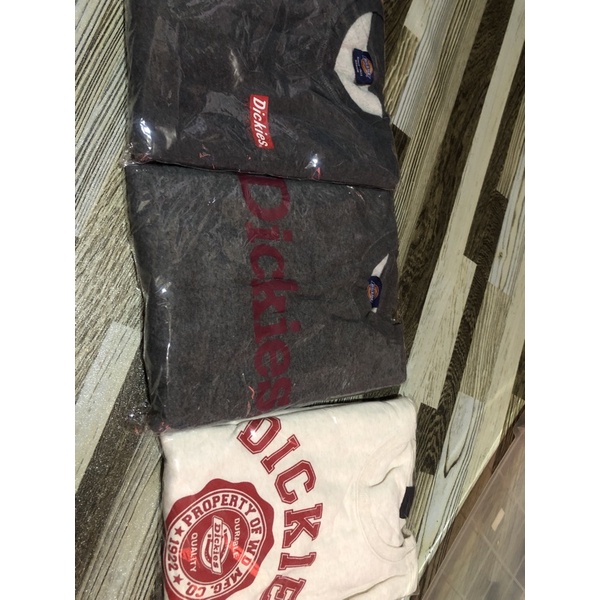 CN dickies second kondisi rata2 9,5/10 utk BB 55-70 & tinggi 160-175 . tas slempang rebook kondisi n