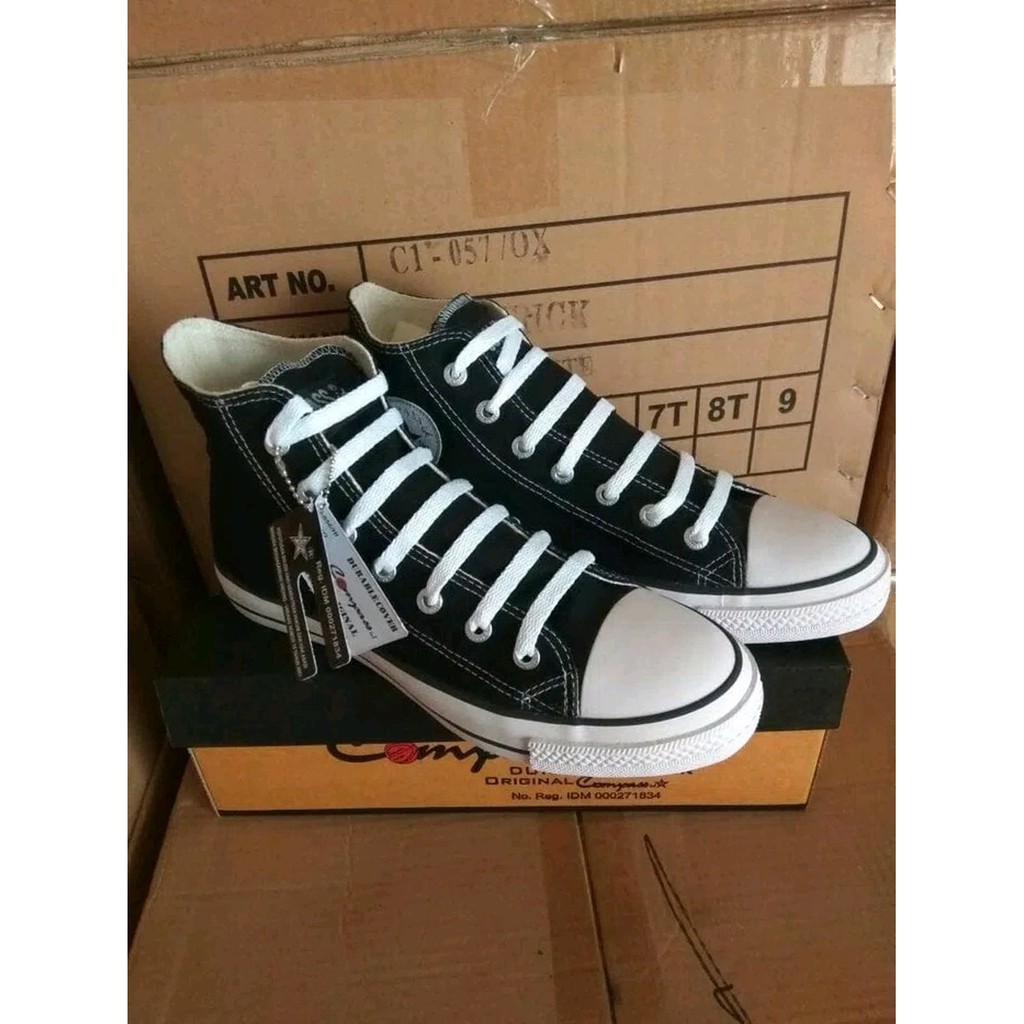 Vektor Tegak Gambar Sepatu Compass Kartun Vektor Tegak Gambar Sepatu Compass Kartun