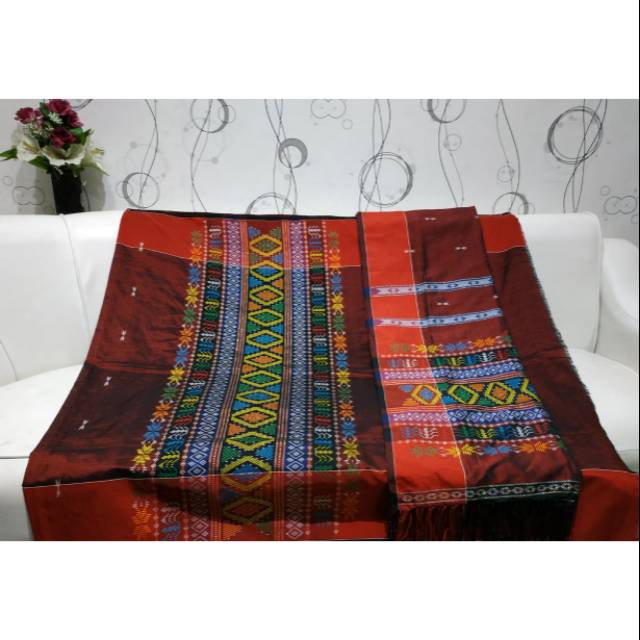 Songket semi sutra motif angkola warna merah maroon