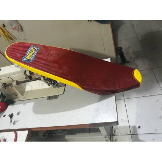 Jok beat karbo slim kulit karbon biker