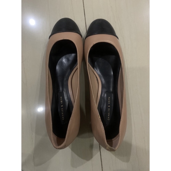 Sepatu Charles n keith (preloved)