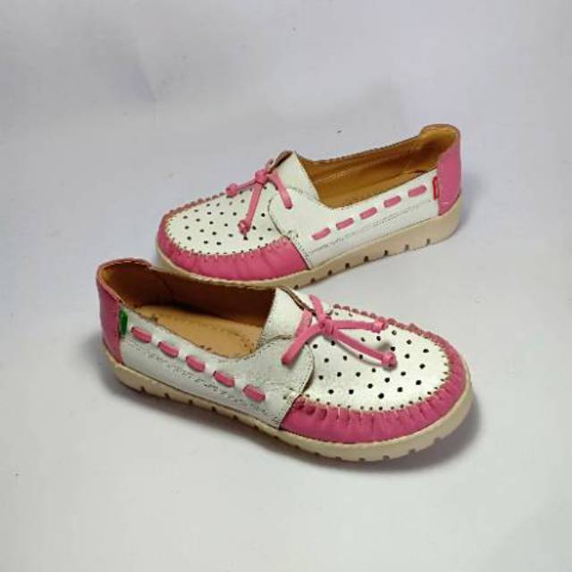 Sepatu Kickers wanita model tali pink putih