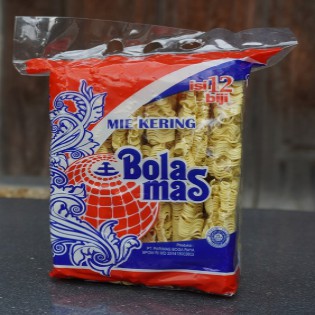 

Mie Kering cap Bola Mas isi 12 Keping (1 Pack)