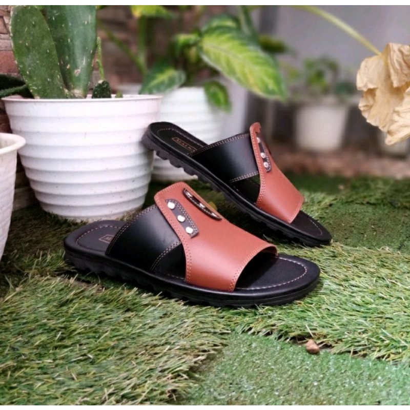 COD / Sandal Slop Pria Murah MKO-1 Slide Sendal Kasual Bapak Cowok Bisa Buat Kado / Sandal Kulit, 39