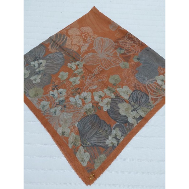 Preloved buttonscarves orchide series (orange). RARE ITEM