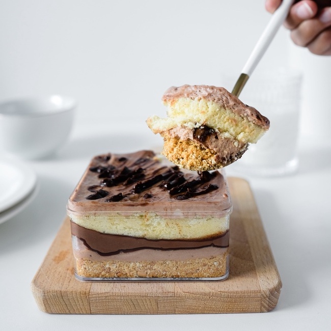 

Simple Sprinkle by SCOOP AND REGAL Korean Dessert Box Cemilan Snack Sponge Cake Manis