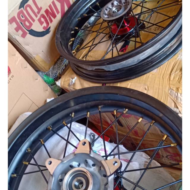 Wheel set supermoto velg set Rossi tromol crf 150 L warna hitam dan merah tanpa piringan cakram