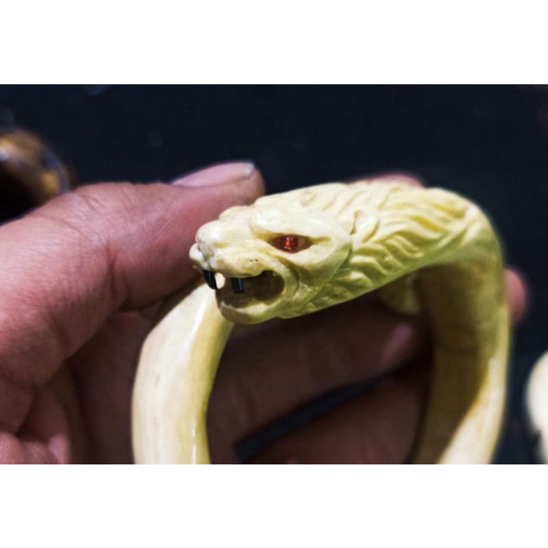 Gelang akar bahar putih ukir macan