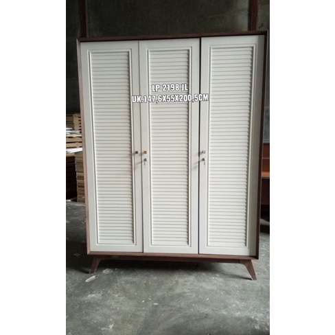 Lemari Pakaian Graver 3 Pintu Putih Jumbo