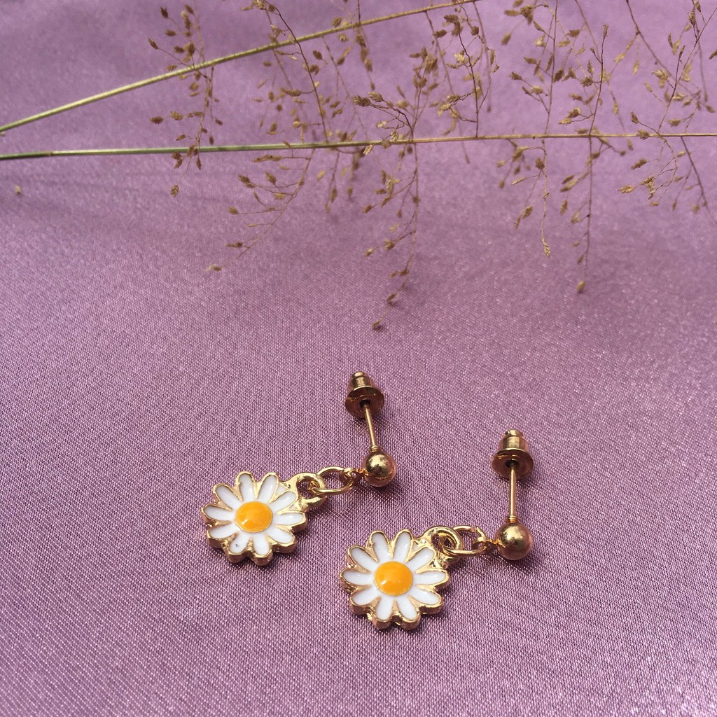 Short Daisy Earrings / Anting Wanita Impor