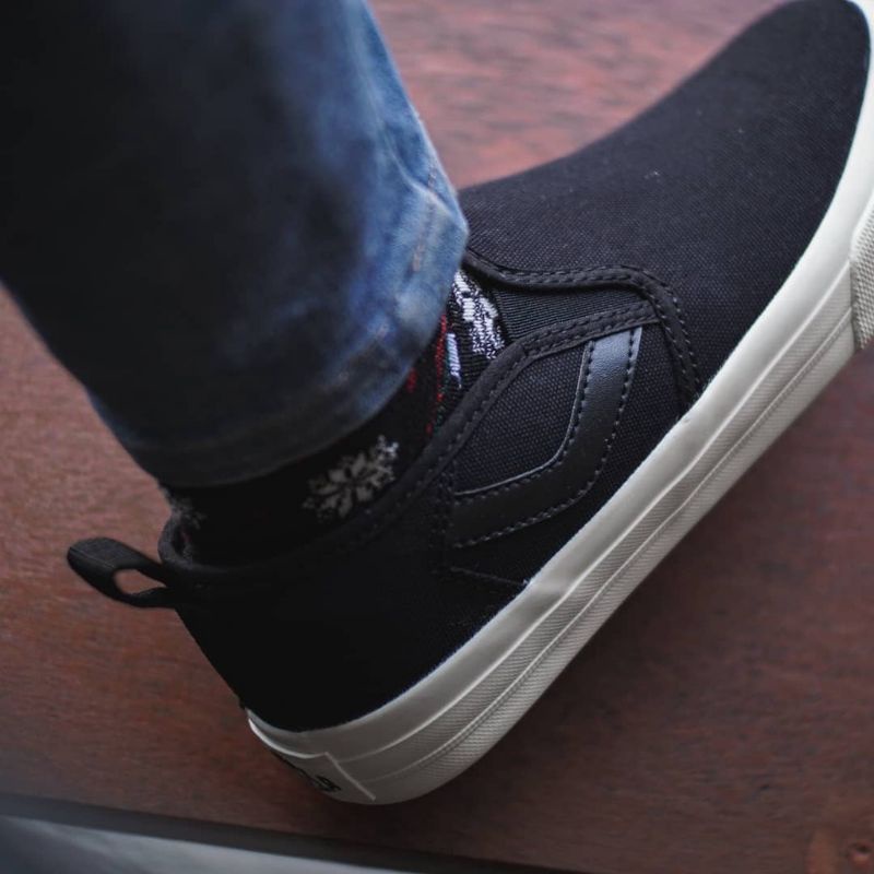 Sepatu Ventela Icon Slip On Black & White Ventella Vantela Original Termurah-5