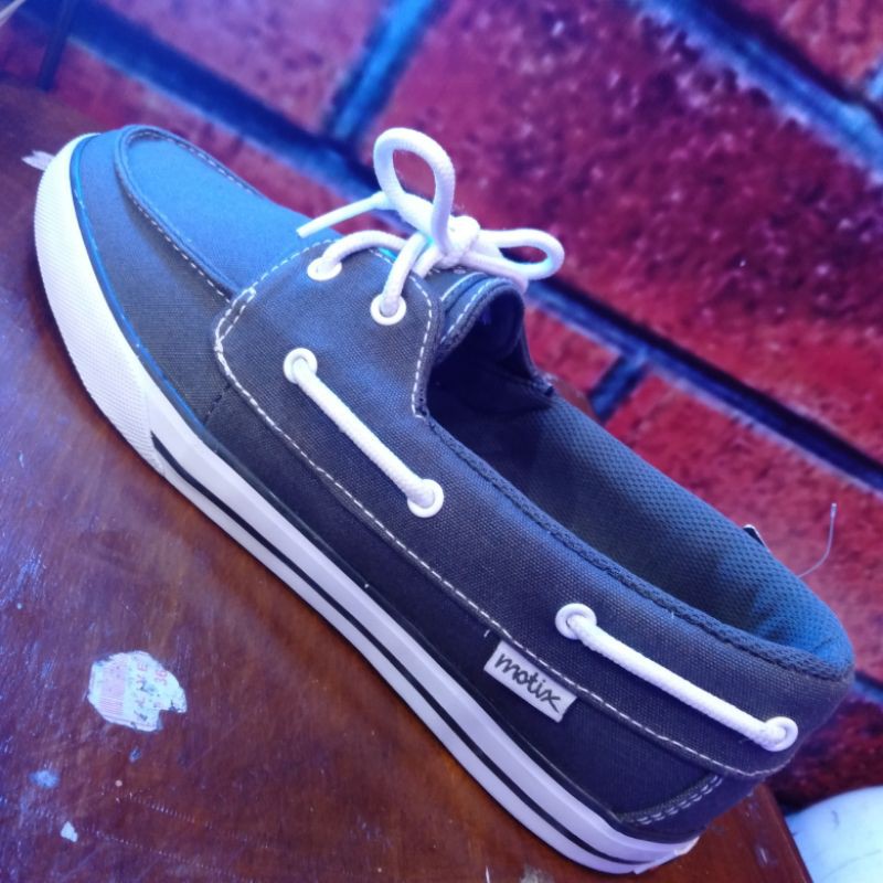motix sepatu santai