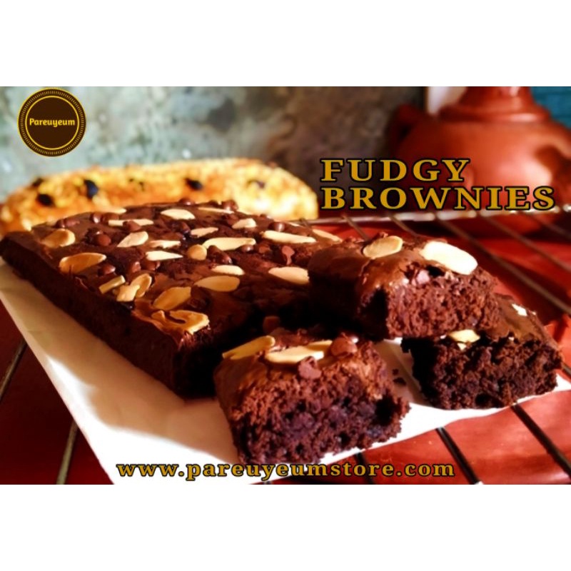 

fudgy brownies Shiny crust almond original