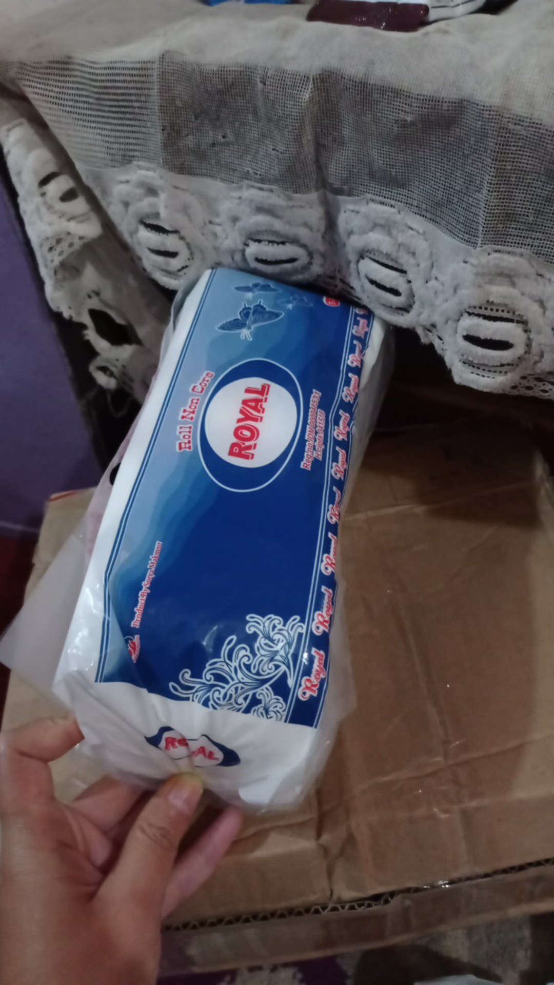 Tissue Toilet Roll Non Core Royal Isi 5 Roll / Tissue Kebersihan