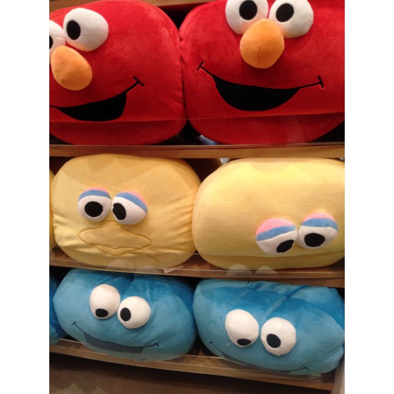 Miniso Sesame Street Bantal