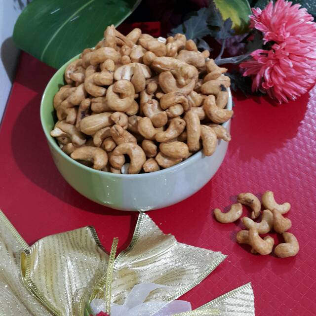 

KACANG METE SUPER