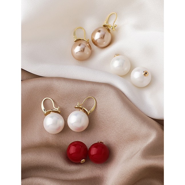 LRC Anting Tusuk Fashion Pearl Round Earrings P75289