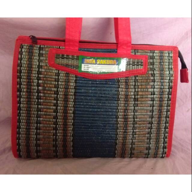 

Tas Anyam kotak tradisional (Merah)