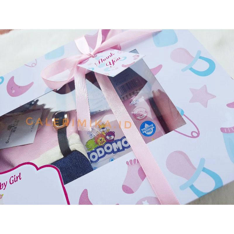 

BOX HAMPERS BABY GIRL