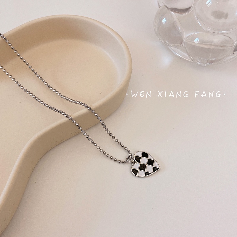 Kalung Rantai Klavikula Desain Papan Catur Hati 2021 Untuk Wanita
