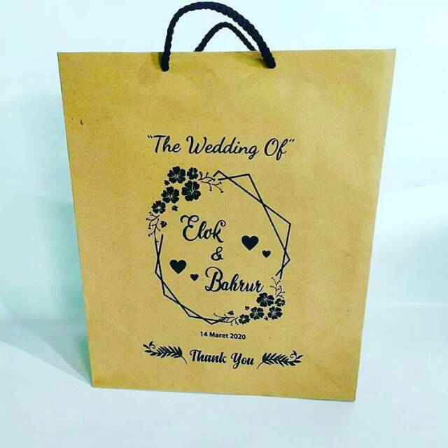 

Paper Bag Plus Sablon Suka Suka Berbagai Ukuran Bungkus Hadiah Kado Kantor Perusahaan Bag Pernikahan